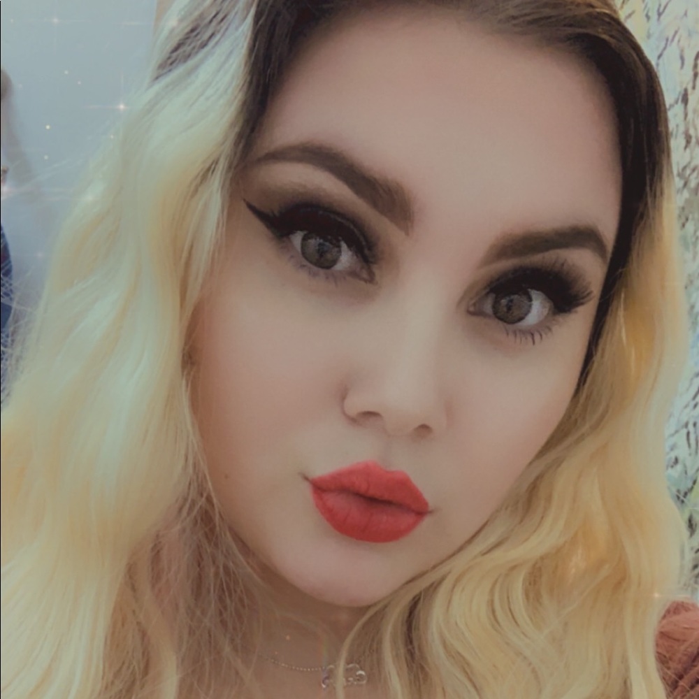 Meet your Posher, Marissa